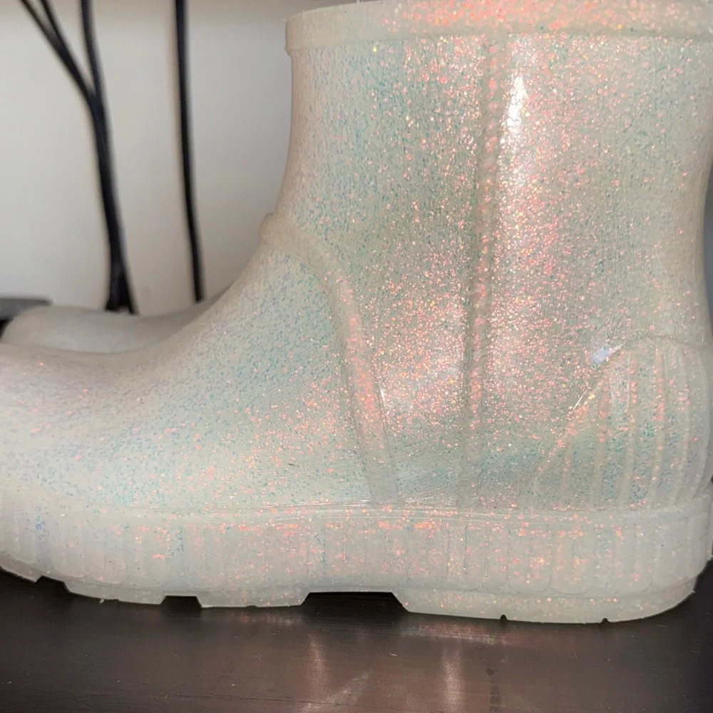 UGG Kids Sparkly White Boots - Picture 6 of 6